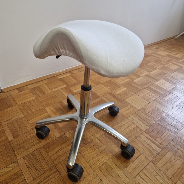 fehér borító a munkaszékhez